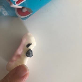 Haribo Jelibon İçinden Taş Çıktı