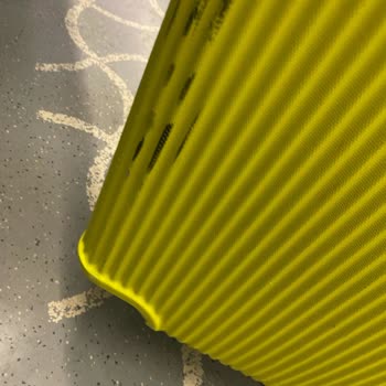 Benetton Valiz Tekerleği Sorunu