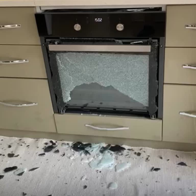 Arçelik Fırının Camı Kendiliğinden Patladı, Korku Ve Hayal Kırıklığı Yarattı