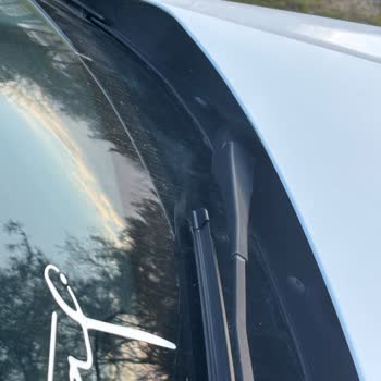 BMW 3.16i Ön Cam Izgarası Kronik Çatlak Sorunu