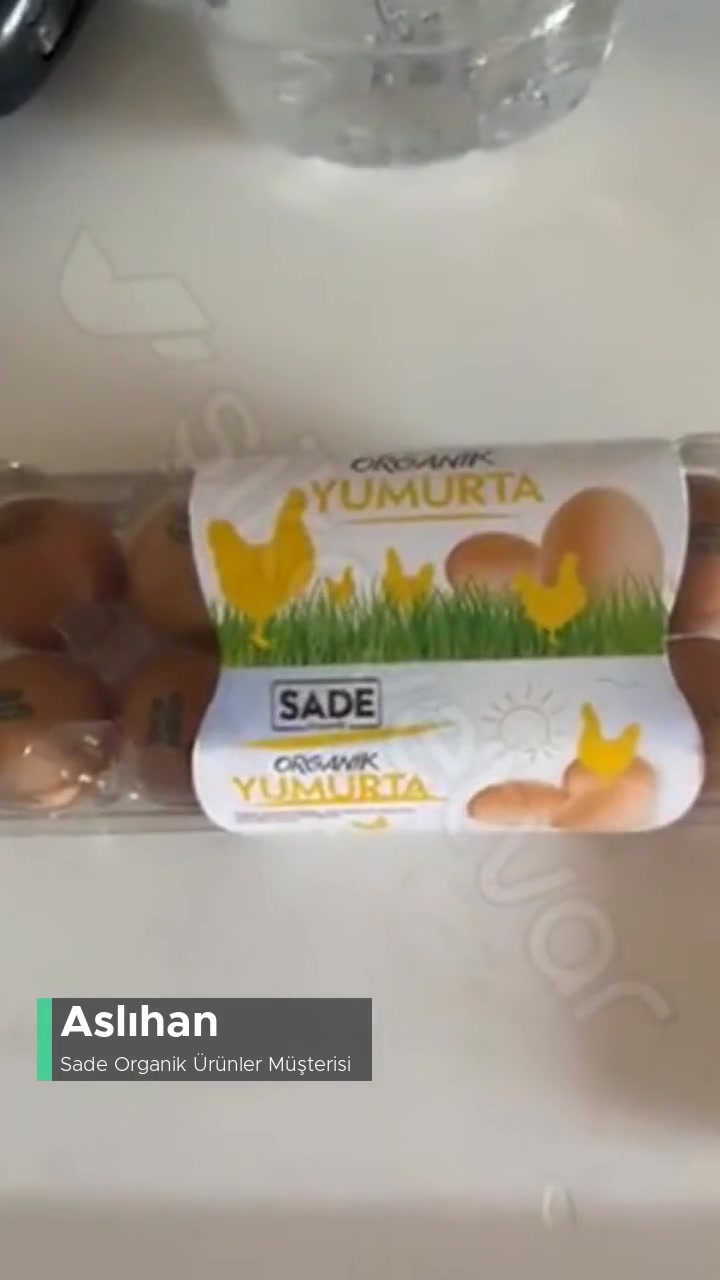 Sade Organik Yumurta Kolilerinde Organik Olmayan Yumurtalar Mevcut! videonun kapak resmi