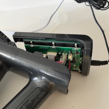 Antalya'da Taç Elektronik'te Batarya Şoku: Süpürgemiz Farklı Seri Numaralı Bataryayla Döndü