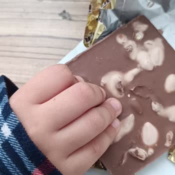 Ülker Ünlü Markadan Beklenmeyen Bozuk Çikolata