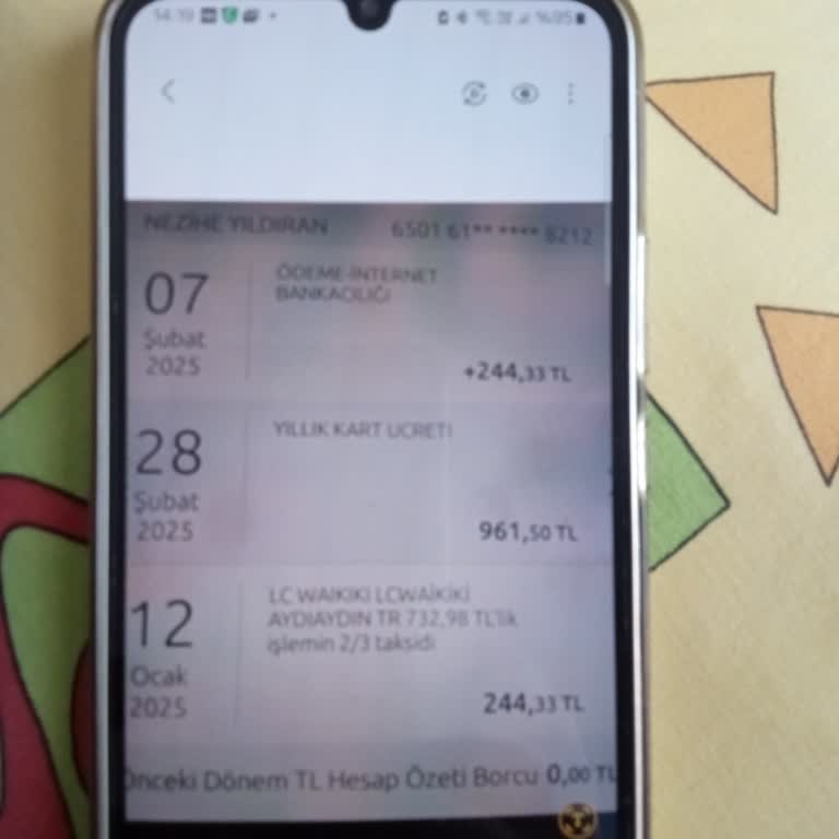 Yapı Kredi'den Emekliye Beklenmedik Kart Aidatı