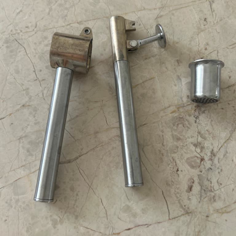 Dayanıklı Olması Beklenen Sarımsak Ezici Kırıldı