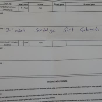 Eksik Sandalye Sırtları Ve Uzayan Bekleyiş