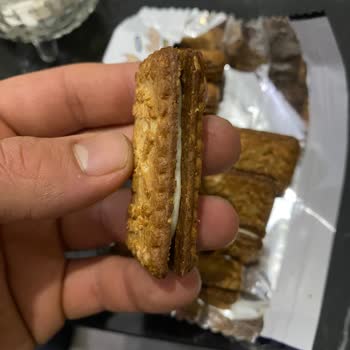 Yanık Bisküvilerle Karşılaştık