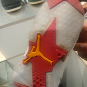 Mağazada İade Sorunu: Sert Ayakkabı Ve Agresif Tutum