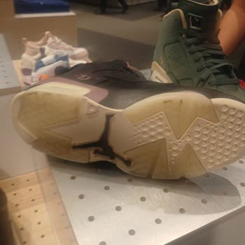 Mağazada İade Sorunu: Sert Ayakkabı Ve Agresif Tutum