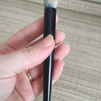 Farmasi Makyaj Fırçasının Beklenmedik Küflenme Sorunu