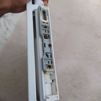 Turkuaz Duru Klozet Kapağı Menteşe Sorunu