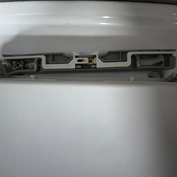 Turkuaz Duru Klozet Kapağı Menteşe Sorunu