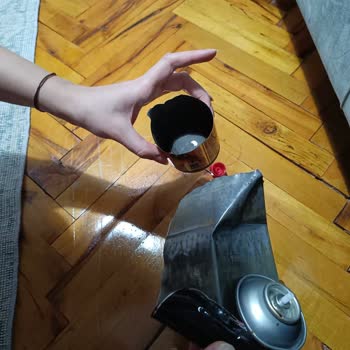 Caldini Kimya Yangın Söndürücü Sprey Patlaması: Evde Felaket!