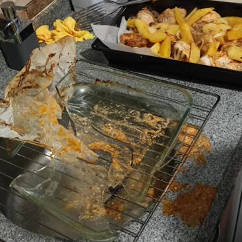 Borcam Fırında Çatladı, İftar Yemeğimiz Mahvoldu