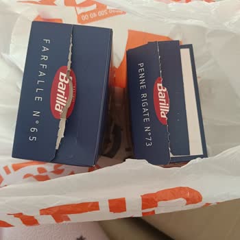 Açılmış Makarna Paketleri Ve Bozulmuş Sebzelerle İlgili Hayal Kırıklığı