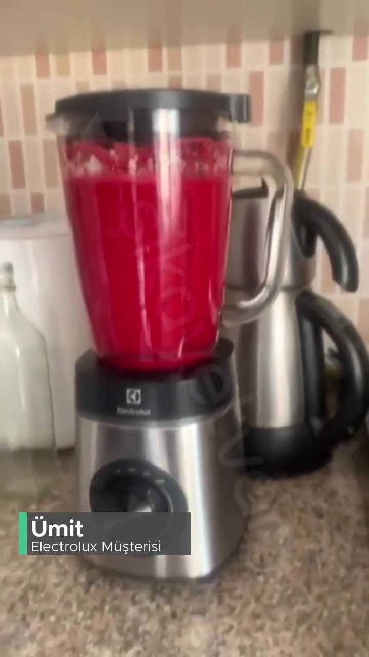 Electrolux Blender Yanık Kokusu videonun kapak resmi