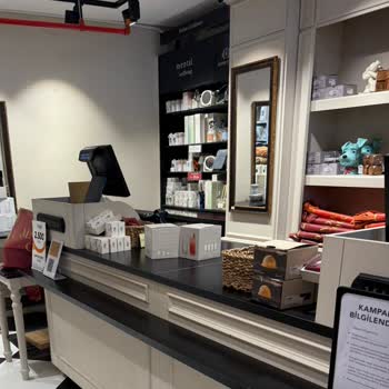 Mağaza Çalışanının Saygısız Ve İlgisiz Tavrı