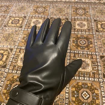 Trendyol'dan Sahte Deri Eldiven Şoku