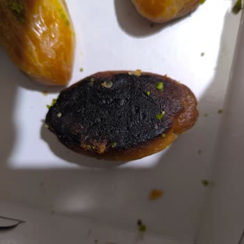 Günzade Baklava Yanık Ve Kupkuru Bir Şekerpare Gönderdiler