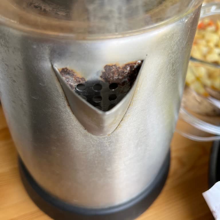 Paslanmaz Çelik Tefal Çay Makinesi Paslandı Ve Servis Yardımcı Olmadı