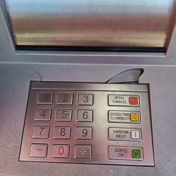 Tehlike Saçan Akbank ATM'si: Acil Onarım Talebi