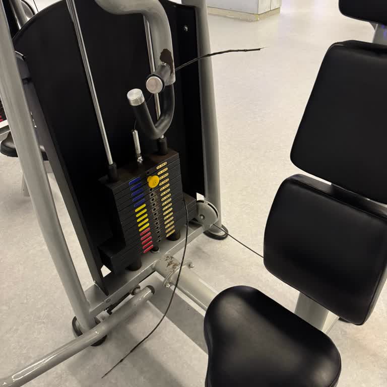 Erdem Akkaya Sports Uncalı Şubesinde Çalışmayan Makineler Ve Sürekli Eklem Ağrısı