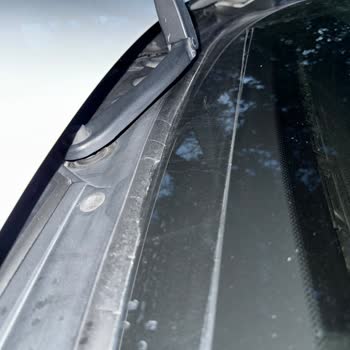 BMW 1.18i Araçlarda Tekrarlayan Cam Fitili Sorunu