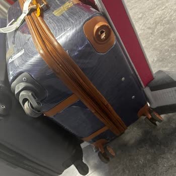 Etihad Airways Damaged My Suitcase - No Staff Were Available to Report It