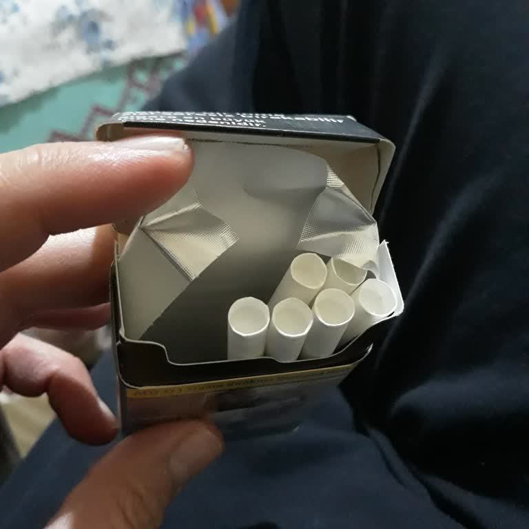 Parliament Night Blue: Hava Gibi Sigara Deneyimi