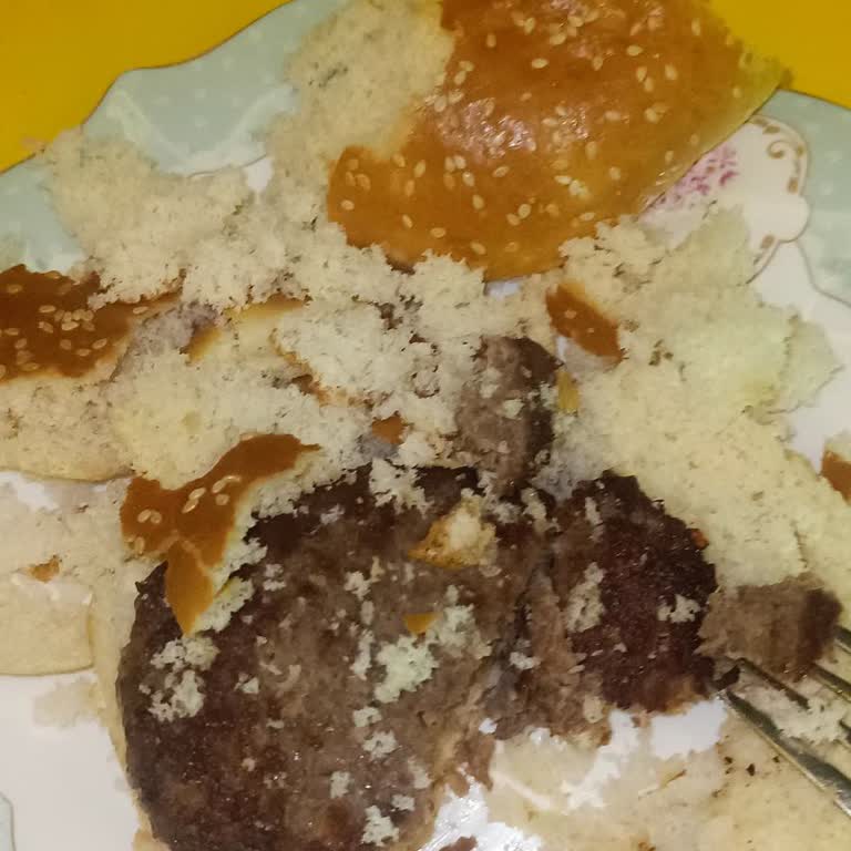 Bayat Hamburger Ekmeği Ve Kötü Hizmet Deneyimi