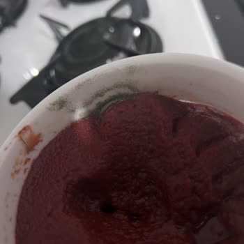 Küflü Salça Şoku: Her Gün İhtiyaç Duyduğum Ürün Hayal Kırıklığı Yarattı