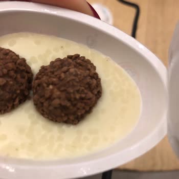 Kinder Hoy Yumurtasında Küflü Çikolata Şoku