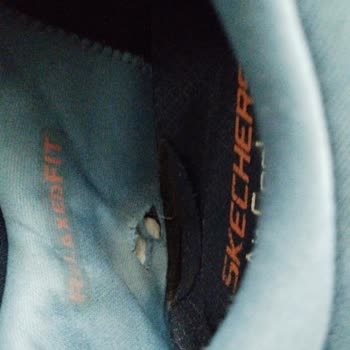 Zapatos Skechers con problemas de producción