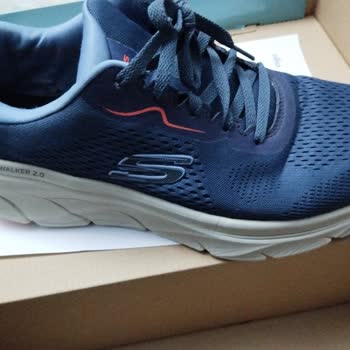 Zapatos Skechers con problemas de producción