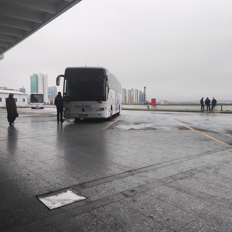 Geciken Otobüs Ve Saygısız Çalışanlar