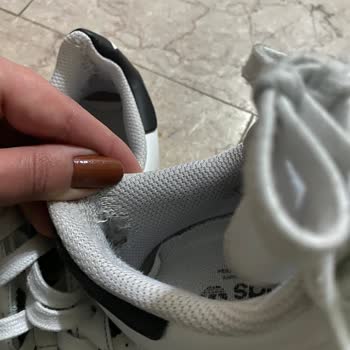 Adidas Superstar Wunden und Abnutzung an der Ferse nach dem Tragen, schlechte Qualität