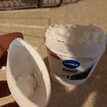 Nivea Sold Me a Roll-On Deodorant That Crumbles and Is Completely Unusable