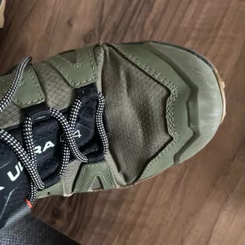 Salomon Schuhe zeigen nach kurzer Zeit erhebliche Mängel trotz Garantie