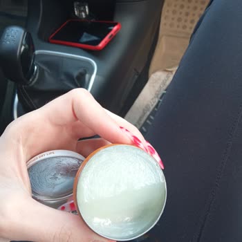 Vaseline Lip Therapy Cocoa Butter – Uneven Product, Not Full