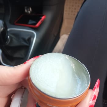 Vaseline Lip Therapy Cocoa Butter – Uneven Product, Not Full