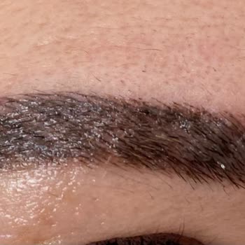 Microblading Kabusu: Deneyimsiz Ellerde Mahvolan Kaşlar