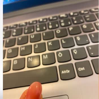 Kalıcı Oje Faciası: Sararmış Tırnaklar Ve İade Sorunu