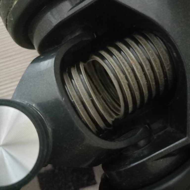 Dört Ayda Yıpranan Süpürge Ve Yetersiz Servis Hizmeti