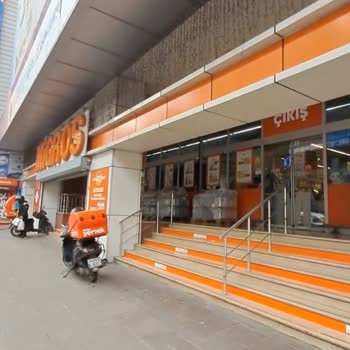 Migros Hemen Kuryesinin Kaldırımda Tehlikeli Sürüşü Ve Müşteri Hizmetleri Hayal Kırıklığı