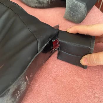 Kırılan Topuklu Bot Ve İlgisiz Müşteri Hizmetleri