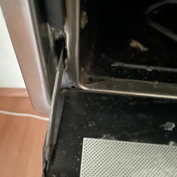 Simfer Fırın Kapağı Sorunu: Menteşe Yıpranması