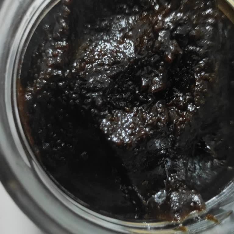 Şekerlenmiş Hurma Özü Ve Yetersiz Saklama Koşulları