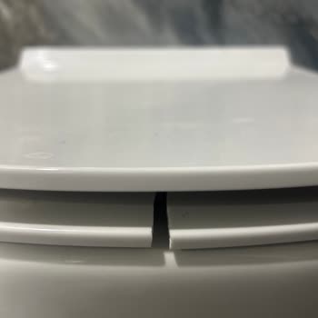 Her 7 Ayda Bir Kırılan Klozet Kapağı Sorunu