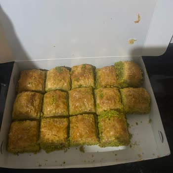 Deli Zade 1946 Alakası Olmayan Bir Baklava Gönderildi
