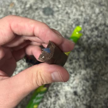Çikolatanın İçinden Mavi Kağıt Çıktı Hijyen Sorunu